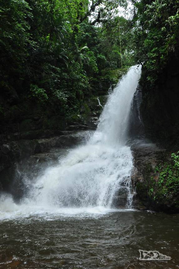 O Salto do Saci, em meio à Mata Atlântica na região de Antonina, litoral do Paraná